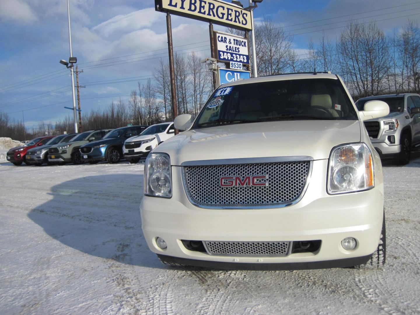 2011 White Diamond /Charcoal/Black GMC Yukon Denali AWD (1GKS2EEF4BR) with an 8 Cylinder Engine engine, Automatic transmission, located at 9530 Old Seward Highway, Anchorage, AK, 99515, (907) 349-3343, 61.134140, -149.865570 - Photo#1